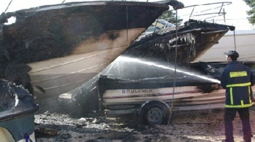 Κρήτη: Φωτιά ξέσπασε σε σκάφος τα ξημερώματα