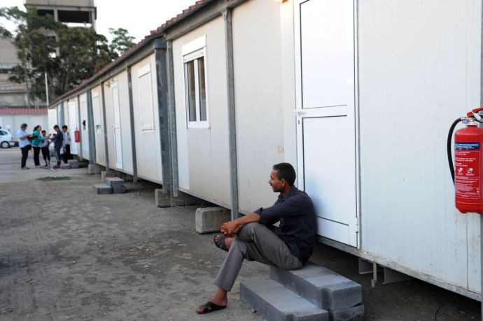 Σε εξέλιξη η μεταφορά μεταναστών και προσφύγων από το λιμάνι του Πειραιά στον Ελαιώνα