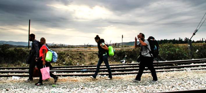 Liberation: Διακινητές «σπάνε» τη Βαλκανική Οδό και θησαυρίζουν σε βάρος προσφύγων και μεταναστών