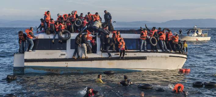 Διάσωση 998 προσφύγων και μεταναστών νότια της Σικελίας μέσα σε ένα 24ωρο