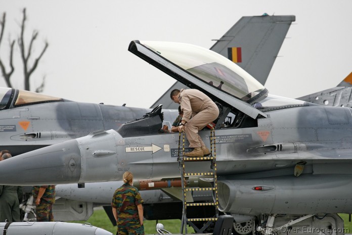 ΟΙ ΗΠΑ απέδωσαν τα εύσημα στο Βέλγιο για τους αεροπορικούς βομβαρδισμούς κατά του ISIS