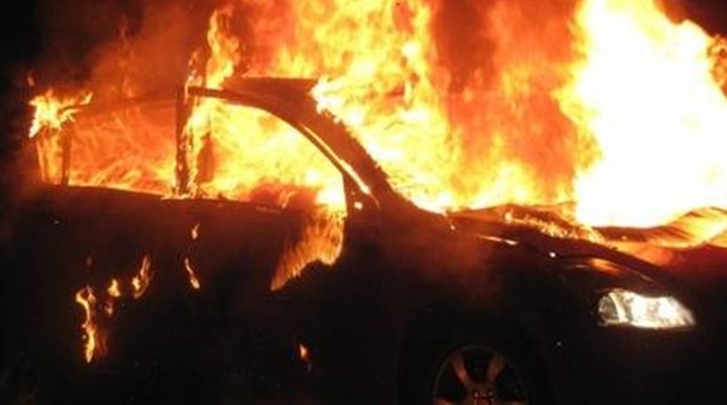 Κρήτη: Φωτιά σε εν κινήσει αυτοκίνητο