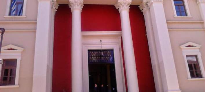 Στη φυλακή για έναν αιώνα: Καθείρξεις στους «γονείς» που βίαζαν τα ανήλικα παιδιά τους