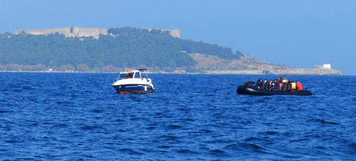 Daily Mail: «Μέσω της Ελλάδας εκατοντάδες μετανάστες από την Καραϊβική φτάνουν στην ΕΕ»