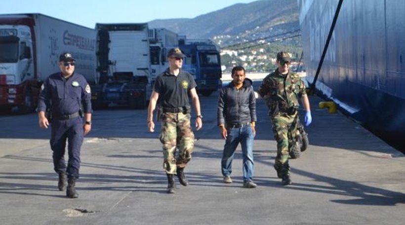 Εγκλωβισμένοι μετανάστες έχουν δημιουργήσει ένα απέραντο hot spot στη Λέσβο (φωτό)