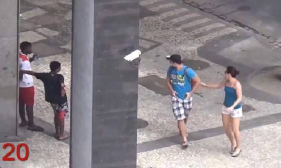 Καθημερινές ληστείες από ανηλίκους στους δρόμους του Ριο (Βίντεο)