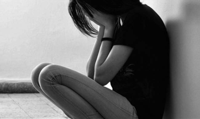 Φρίκη! Έπιασαν 60χρονο στο κρεβάτι με 10χρονη