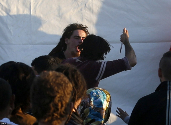 Αρχισαν τα «όργανα»: Σύρος μετανάστης απείλησε με φαλτσέτα λιμενικούς στο Πειραιά