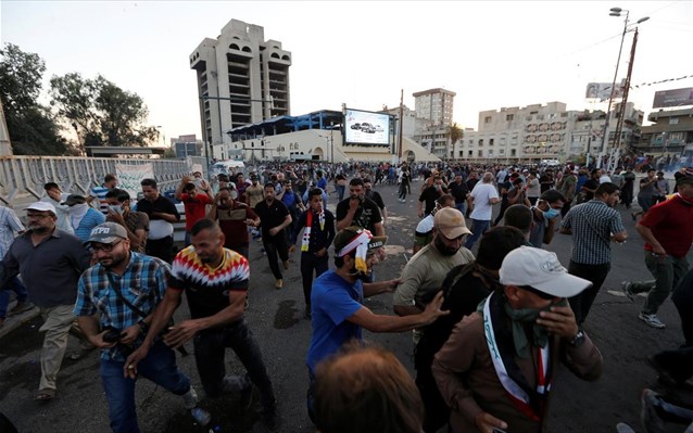 Πυρά κατά διαδηλωτών στη Βαγδάτη – Τουλάχιστον 4 νεκροί και 90 τραυματίες
