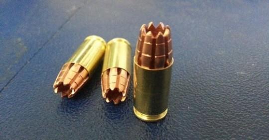 Δείτε τι γίνεται όταν η πιο θανατηφόρα σφαίρα του κόσμου πέφτει πάνω σε τοίχο [βίντεο]