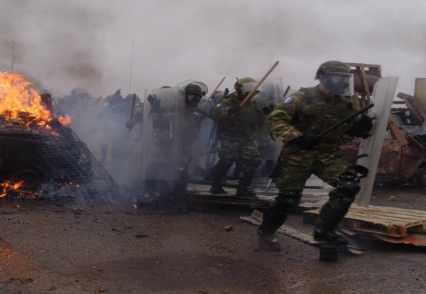 Αρχισε η “εκστρατεία της Ειδομένης”: Χιλιάδες άνδρες της ΕΛΑΣ κυκλώνουν τον καταυλισμό με εντολή άμεσης εκκένωσης