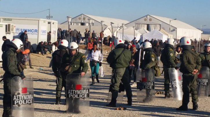 Ειδομένη: 10 διμοιρίες των ΜΑΤ για την επιχείρηση εκκένωσης του καταυλισμού των προσφύγων