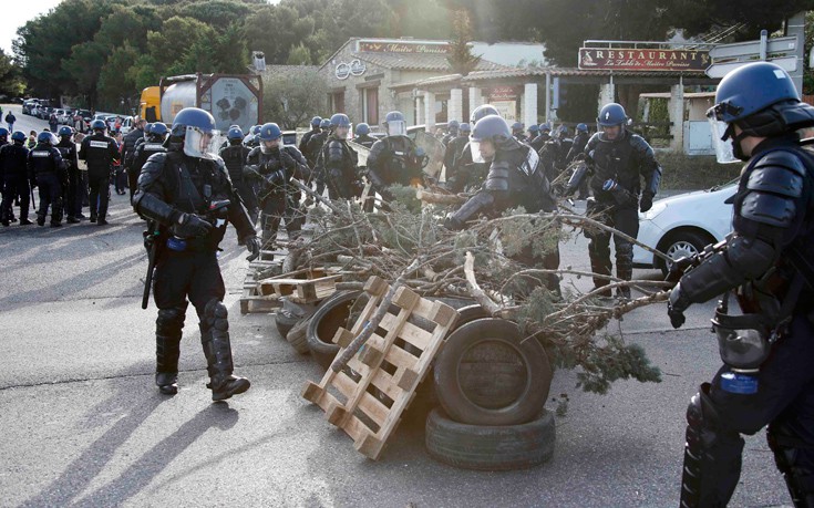 Με αστυνομική επέμβαση έλαβε τέλος αποκλεισμός διυλιστηρίου στη Γαλλία