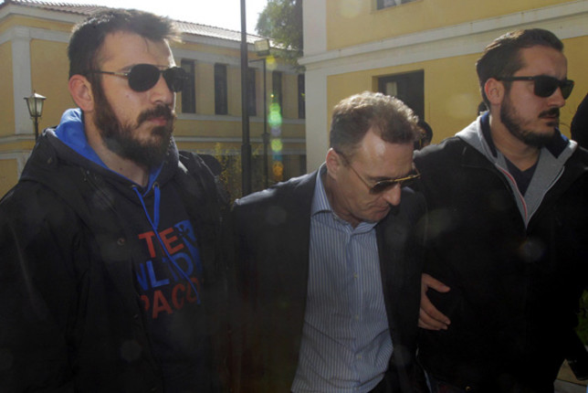 Ελεύθερος ένας απ’ το κύκλωμα εκβιαστών-δημοσιάγραφων με βραχιολάκι