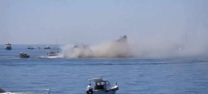 Παρολίγον τραγωδία σε ελεγχόμενη βύθιση πλοίου -Δύο άτομα ήταν πάνω τη στιγμή της έκρηξης [βίντεο]