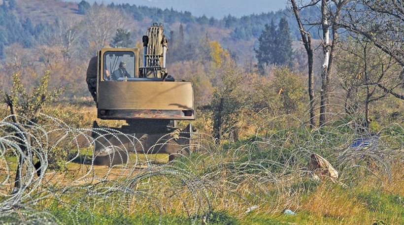 Μπουλντόζες κατεδαφίζουν τον καταυλισμό και «ξηλώνουν» τις σκηνές στην Ειδομένη (φωτό & βίντεο) (upd)