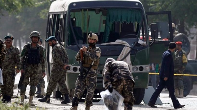 Δέκα νεκροί από επίθεση αυτοκτονίας σε λεωφορείο με δικαστικούς στο Αφγανιστάν