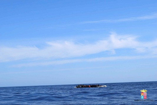 Επτά νεκροί στο ναυάγιο ανοιχτά της Ιταλίας- Διασώθηκαν 500 μετανάστες