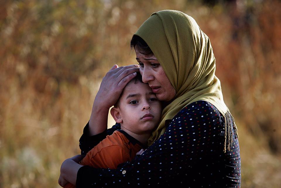Τι συμβαίνει όταν Ευρωπαίοι και πρόσφυγες κοιτιούνται στα μάτια για 4 λεπτά (βίντεο)