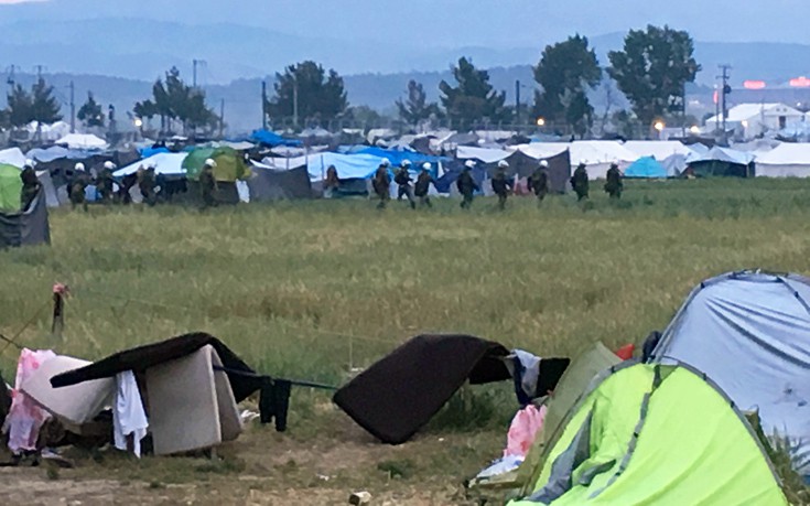 «Κρυμμένοι» σε δάση, βενζινάδικα και λιβάδια 4.000 μετανάστες από την Ειδομένη- Δεν αποκλείεται να επιστρέψουν