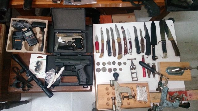 Σέρρες: 55χρονος διατηρούσε ολόκληρο οπλοστάσιο στο σπίτι του – Χειροβομβίδες και πυροβόλα όπλα το μενού[φωτό]