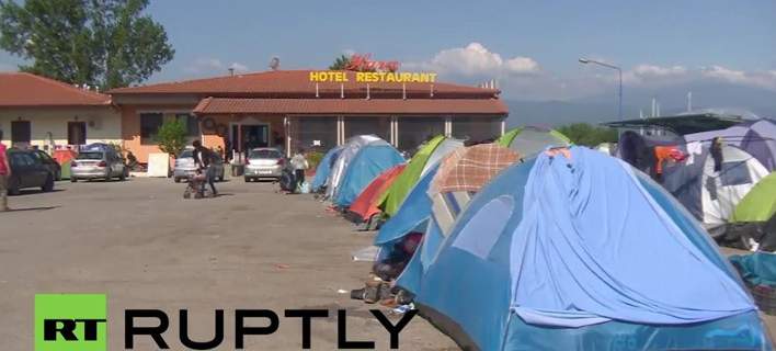 Οι πρόσφυγες από την Ειδομένη εγκαταστάθηκαν σε βενζινάδικα στους Ευζώνους [βίντεο]
