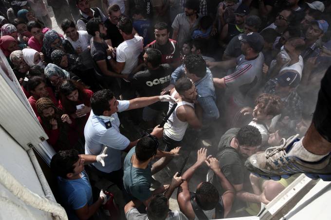 Λέσβος: Αλωνίζουν οι Αλγερινοί «πρόσφυγες» απειλώντας αστυνομικούς