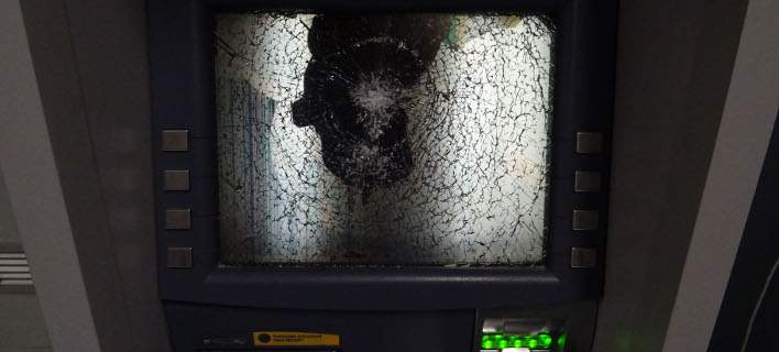 Άγνωστοι έριξαν μολότοφ σε ΑΤΜ στη Στουρνάρη