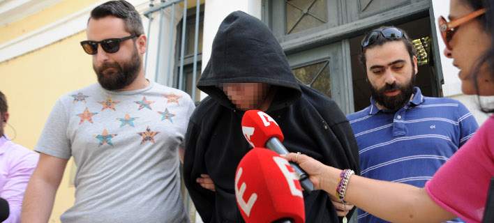 Ο δικηγόρος του «δράκου» καταγγέλλει: «Τον ανάγκασαν να ομολογήσει το φόνο της Αγραφιώτου»