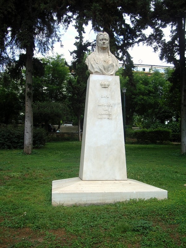 Έκλεψαν πέντε προτομές στο κέντρο της Αθήνας (φωτό)