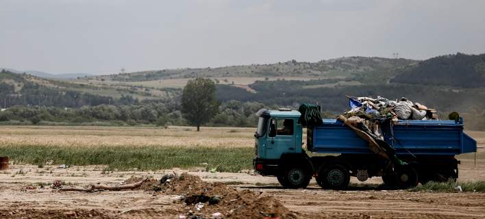 Spiegel: «Η Ελλάδα έχει πολλές μικρές Ειδομένες»