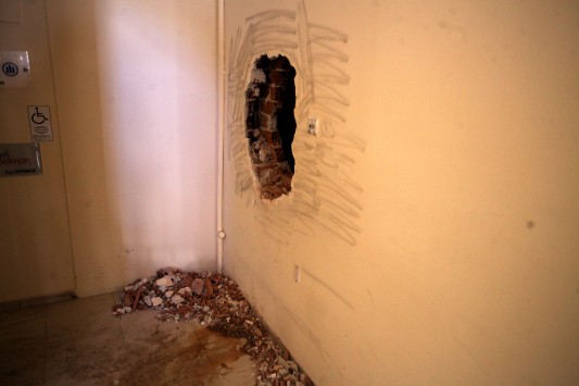 Θεσσαλονίκη: Ριφιφί με λεία 176.000€ – Διέρρηξαν καταστήματα για να μπουν στο κοσμηματοπωλείο