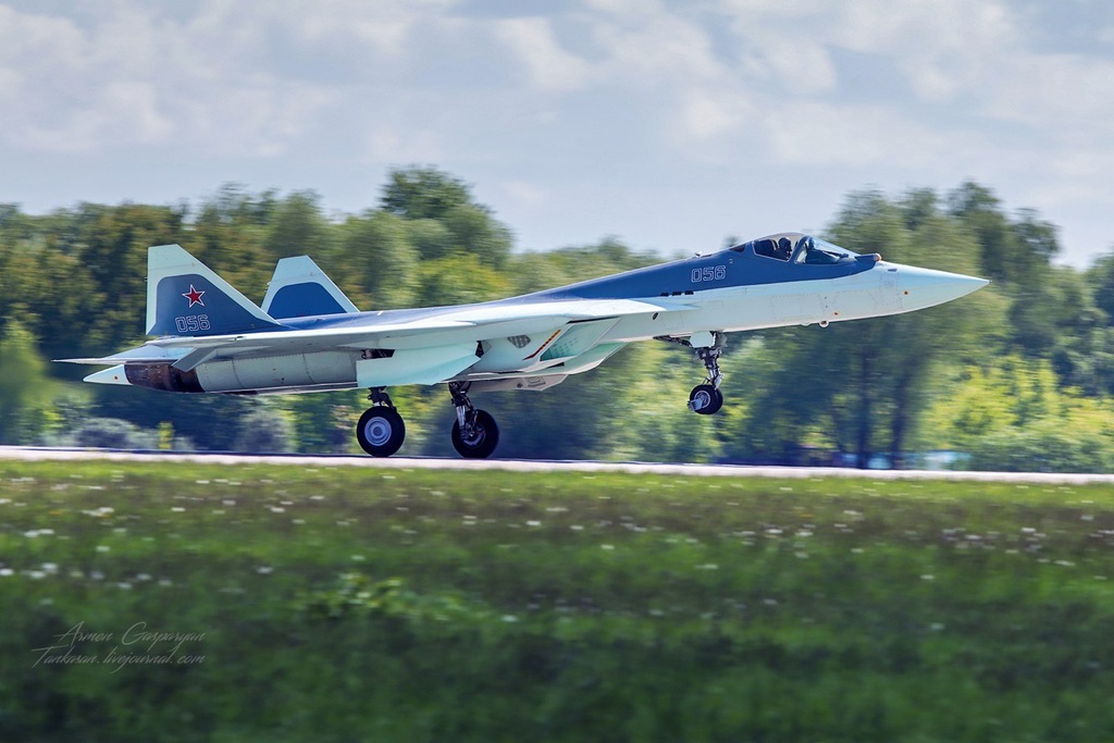 Αιφνιδιασμός από Ρωσία: To υπερμαχητικό Τ-50 PAK-FA σε επίδειξη ισχύος στην Κριμαία – Δείτε βίντεο και εικόνες