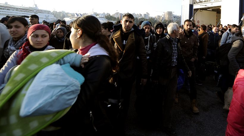 Έκρυθμη η κατάσταση στη Λέσβο: 6.000 παράνομοι μετανάστες προσπαθούν να αποδράσουν με κάθε τρόπο (vid)