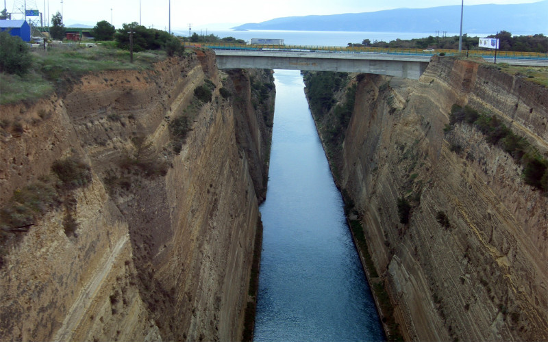 Θρήνος: Αυτοκτόνησε 43χρονη πέφτοντας από τον Ισθμό της Κορίνθου