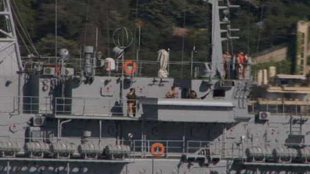 Ρωσικό αποβατικό διέρχεται τα Στενά με στρατιώτες έτοιμους για βολή με αντιαεροπορικά και οπλοπολυβολά – Συναγερμός στην Τουρκία (φωτό & βίντεο)