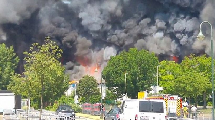 Ντίσελντορφ: Δεν ξύπνησαν τους πρόσφυγες στην ώρα τους για το Ραμαζάνι και … έβαλαν φωτιά στον καταυλισμό [βίντεο]