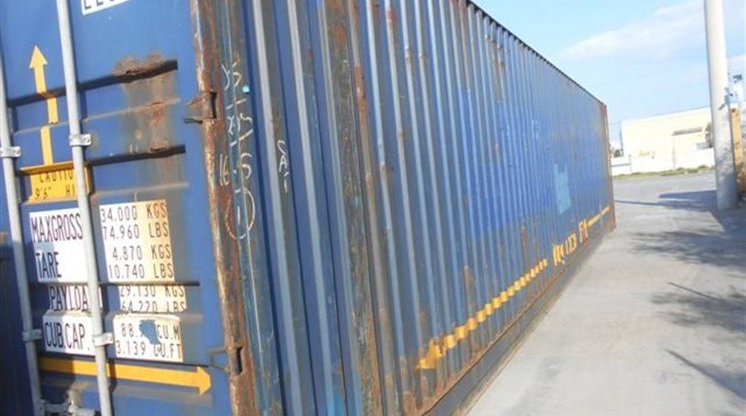 Δύο εμπορευματοκιβώτια με στρατιωτικό υλικό και πυρομαχικά κατέσχεσαν οι ελληνικές διωκτικές αρχές