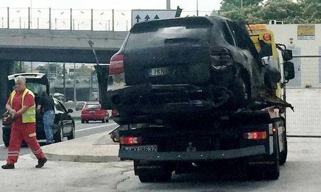 Ακούστηκε έκρηξη πριν πάρει φωτιά το αυτοκίνητο του Π.Μαυρίκου;- Τι λέει αυτόπτης μάρτυρας