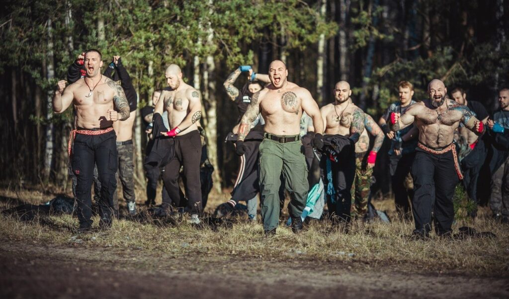 “Το ξύλο της αρκούδας”: Πώς οι Ρώσοι οπαδοί ισοπέδωσαν τους “επαγγελματίες” Βρετανούς χούλιγκαν στην Μασσαλία (vid)