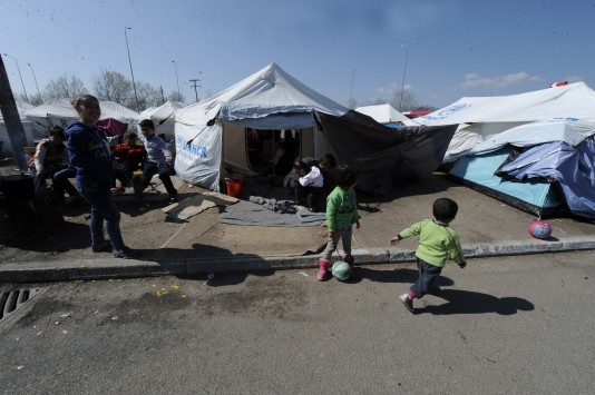 Πολύκαστρο: Αναχώρησαν τα πρώτα 4 λεωφορεία με πρόσφυγες- Πού κατευθύνονται