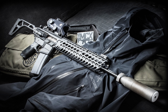 Με αυτά τα όπλα ο ισλαμιστής τρομοκράτης του Ορλάντο σκότωσε και τραυμάτισε 102 ανθρώπους σε 25′! (βίντεο)