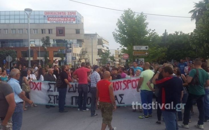 Συνεχίζουν τη διαμαρτυρία στα Βασιλικά για το κέντρο φιλοξενίας προσφύγων