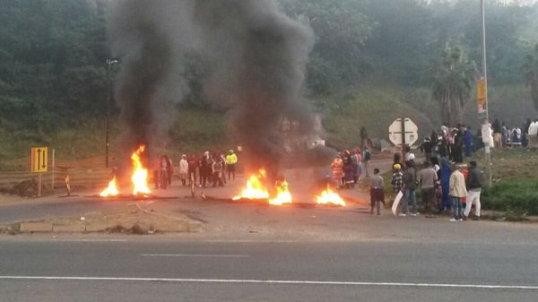 Η Νότιος Αφρική φλέγεται: Διαδηλώσεις και καταστροφές  σαρώνουν όλη τη χώρα