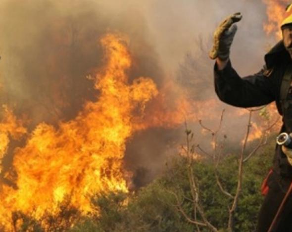 Μαίνεται ανεξέλεγκτη φωτιά στο Ρέθυμνο