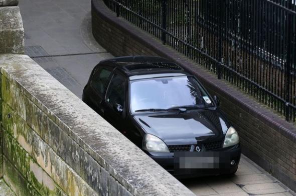 Συναγερμός στο Λονδίνο από ύποπτο όχημα σε σιδηροδρομικό σταθμό (φωτό)