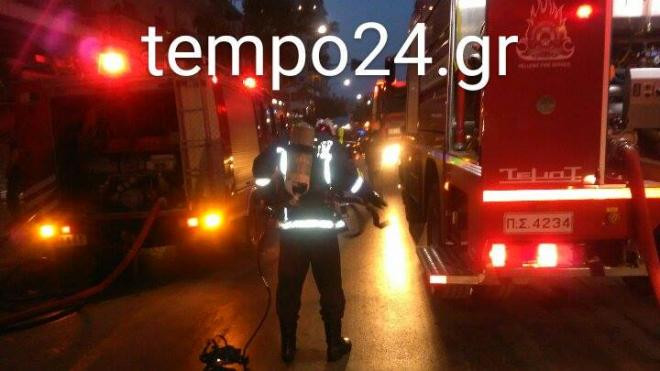 Μεγάλη πυρκαγιά σε πολυκατοικία στο κέντρο της Πάτρας – Εκκενώνεται από τους ενοίκους [φωτό, vid]