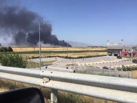 Μεγάλη πυρκαγιά σε εργοστάσιο έξω από τη Λάρισα – Στο σημείο σπεύδουν ισχυρές δυνάμεις
