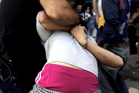 Σφάζονται μεταξύ τους στη Χίο: Στυγερή δολοφονία μετανάστη στο κέντρο διαμονής της Σούδας