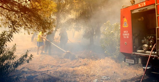 Σε εξέλιξη φωτιά στους Θρακομακεδόνες